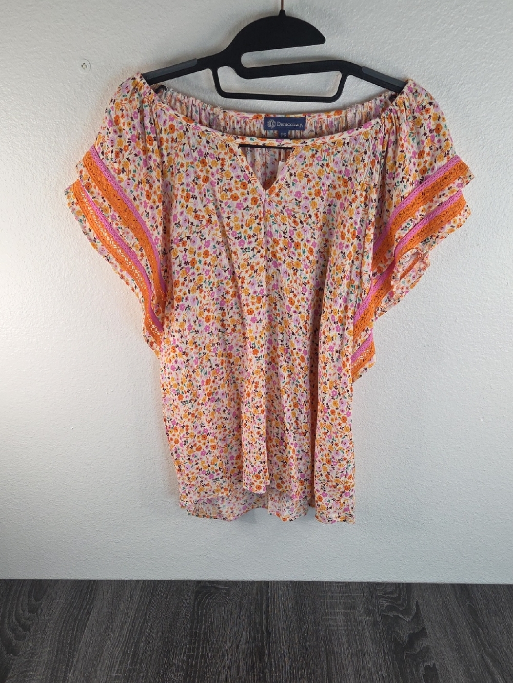 Democracy Coral Pink P/S Floral Flutter Lace Short Sleeve Boho Top Rayon